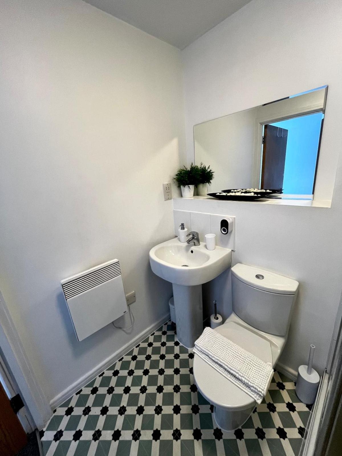 Serene 2-Bed Flat With Canal Views - Coop Live & Ethiad Manchester Ngoại thất bức ảnh