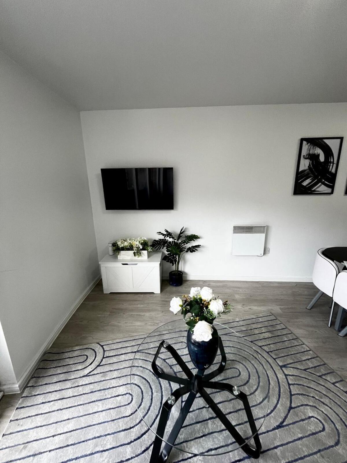 Serene 2-Bed Flat With Canal Views - Coop Live & Ethiad Manchester Ngoại thất bức ảnh