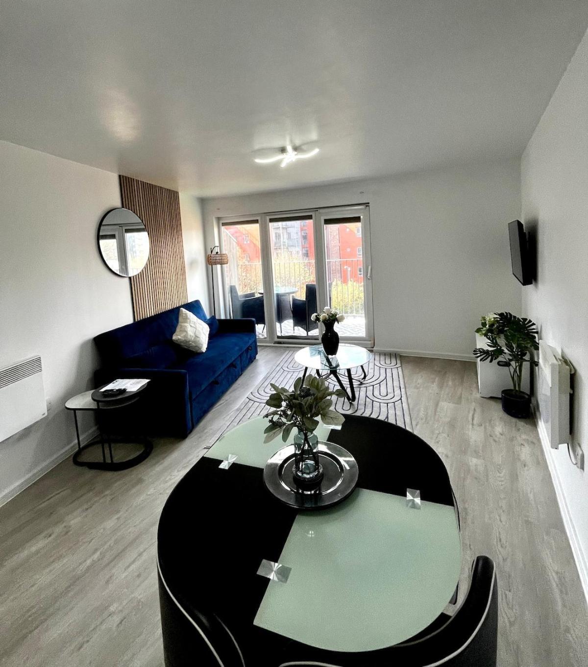 Serene 2-Bed Flat With Canal Views - Coop Live & Ethiad Manchester Ngoại thất bức ảnh